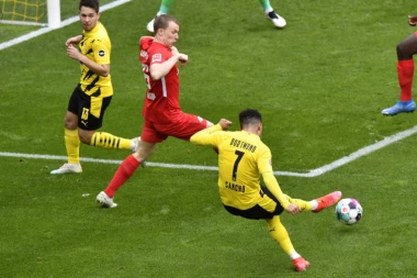 JOVIĆ I KOSTIĆ POD PRITISKOM: Borusija se provukla protiv Lajpciga, Ajntraht pred imperativom!