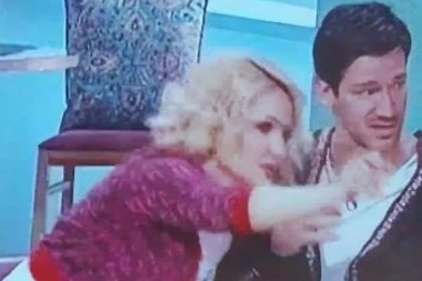 (VIDEO) GOCA GAĐALA SANJU USRED EMISIJE! Pevačica izljubomorisala voditeljki zbog Raše, pa je napala!