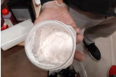 HAPŠENJE U NOVOM SADU! U stanovima krili kokain i amfetamin!