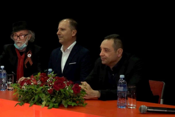 OBJAVLJENA KNJIGA O MIHAILU MARKOVIĆU! Ministar Vulin o osnivaču PS!