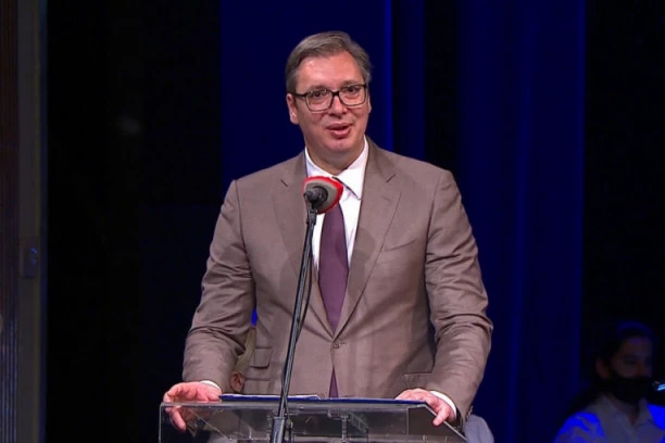 VUČIĆ STIPENDISTIMA: Morate da budete najbolji deo društva, imate obavezu da brinete o otadžbini! (VIDEO)