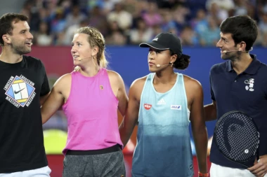 NOVAK DELI LEKCIJE I VAN TERENA: Đoković pronašao sebe i u novoj ulozi! Da li će ovako provoditi penzionerske dane?