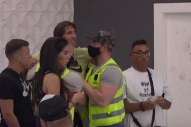 (VIDEO) HAOS U ZADRUZI! Mina SKOČILA na Kristijana, on NASRNUO na nju, trojica iz OBEZBEĐENJA ga jedva držali!