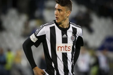 JURE GA VELIKANI, A ON HOĆE U HUMSKU! Dušan Vlahović se VRAĆA u Partizan!