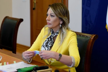 JADRANKA JOKSIMOVIĆ SE OGLASILA POVODOM NAPADA NA LAĐEVIĆA: Očekujem da medijska udruženja reaguju i osude ga!