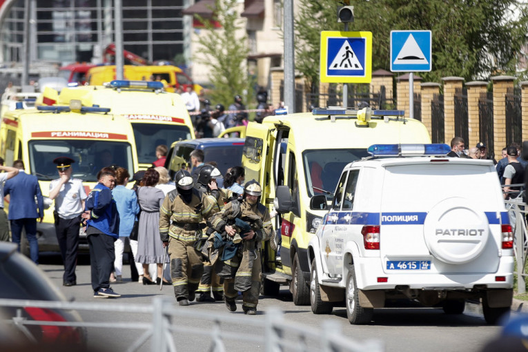 TERRIBLE INCIDENT AT SCHOOL: Balcony collapsed, at least 10 STUDENTS INJURED! (VIDEO)