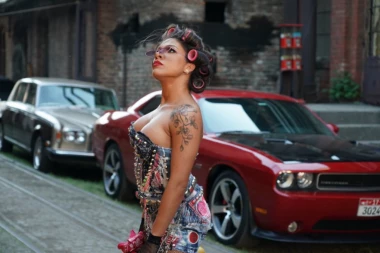 (FOTO) SANDRA AFRIKA SE SKINULA GOLA: Pevačica pozirala na skupocenoj jahti potpuno naga, muškarci spremite se za ono što ćete videti!