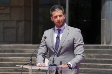 ZAJEDNO SMO TIM ZA ISTORIJSKE POBEDE: Ministar Udovičić dodelio stipendije najboljim sportistima!