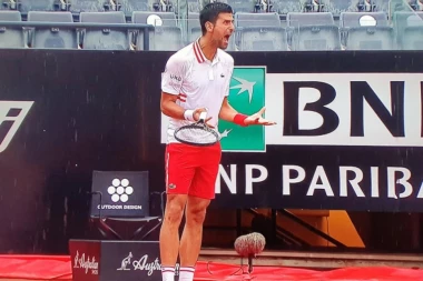 NOVAK BESAN NAPUSTIO TEREN: Žučna rasprava sa SUDIJOM posle OGROMNOG PROPUSTA!