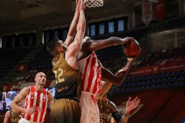 ČOVIĆU REAGUJ! Centar dobio čiste papire!