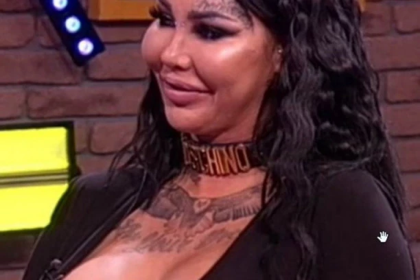 (FOTO) STARLETE ZARATILE ZBOG SILIKONA! Anđela Veštica ZAPRETILA Tijani Ajfon, pljušti TUŽBA!