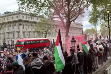 (VIDEO) POSLE AMERIKE GORI I EVROPA ZBOG IZRAELA I PALESTINE! Demonstranti kamenovali sinagoge i palili zastave, tuče paralisale gradove