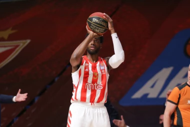 ŽELI DA NASTAVI SA ZVEZDOM: Lojd izazvao DELIRIJUM među Delijama!