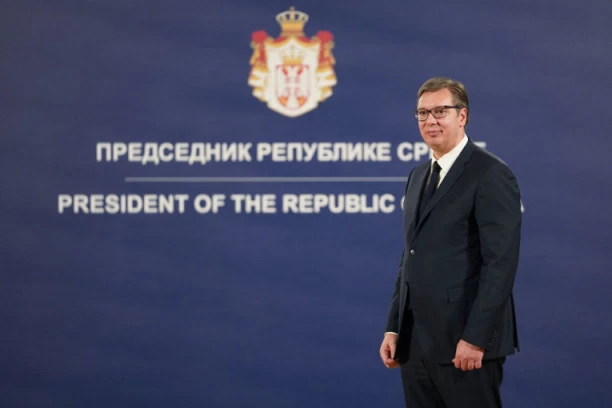 NEMA TRPEZE KAO ŠTO JE SRPSKA: Predsednik pokazao kako su ga ugostili u Briselu, građani šokirani! (FOTO)