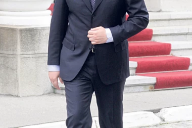 NE PROPUSTITE! Za 15 minuta počinje ISTORIJSKA EMISIJA, PREDSEDNIK GOSTUJE NA TV PRVA!