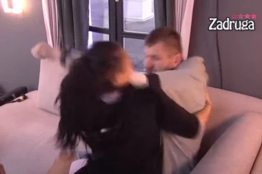 (VIDEO) NI OBEZBEĐENJE NIJE MOGLO DA JE SPASE, Janjuš BURTALNO UDARIO Maju: Prodao si ženu i dete za par hiljada!