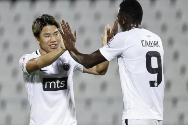 GROM IZ VEDRA NEBA: Asano POTPISUJE za crveno-bele!