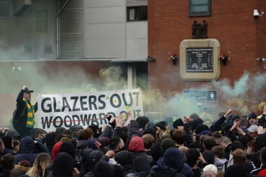 HAOS UOČI DERBIJA SA LIVERPULOM: Ponovo NEREDI u Mančesteru!