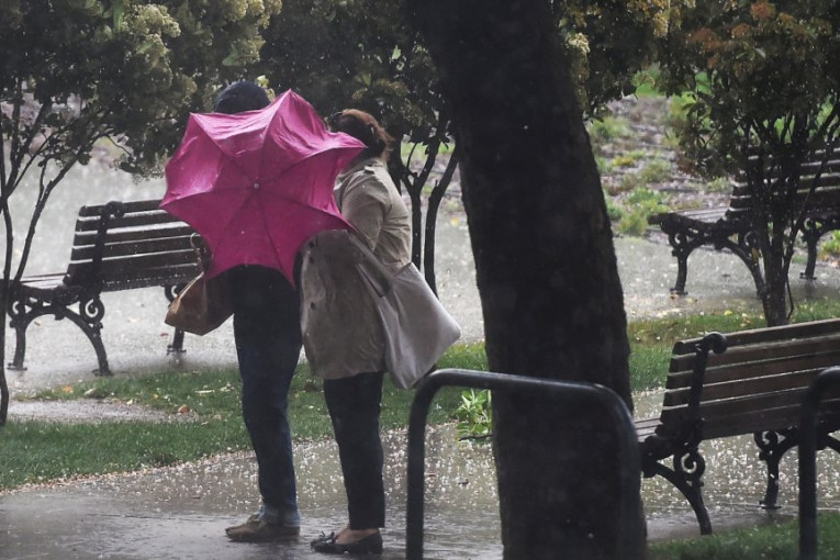 SMENA TOPLOG I HLADNOG: Spremite se za OLUJNI vetar, jaku kišu i SNEG! U Srbiji pravi vremenski rolerkoster, a evo kada će ponovo otopliti i gde