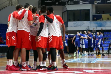 (FOTO) DA LI ĆE IM ONA DONETI SREĆU? Košarkaši Crvene zvezde u poseti POZNATOJ pevačici pred novi duel u Morači!