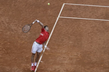 ĐOKOVIĆEV MEČ PREKINUT: Ukoliko se ne nastavi danas, Novaka čeka PAKAO!