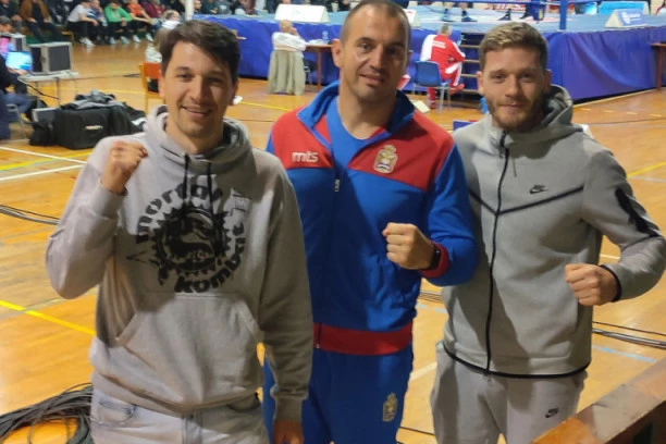 SAVIĆ I RADOJIČIĆ UZ SRPSKE BOKSERE: Zvezdi nakon preokreta derbi na Crvenom krstu