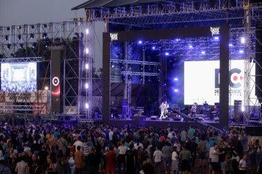 BEER FEST PUK'O K'O ZVEČKA: Katastrofalna organizacija razbesnela ljubitelje piva, organizatori brže-bolje digli ruke od "inovativnih" ideja