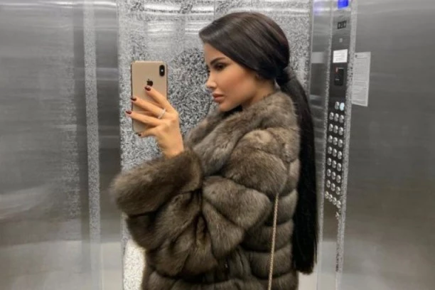 (FOTO) JANA JE NAJSKUPLJA LJUBAVNICA NA SVETU: Razbacuje se luksuznim stanovima i elitnim destinacijama, a kad vidite kako izgleda ŠOKIRAĆETE SE!