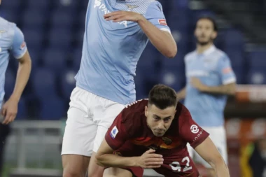 VUČICA ZAVLADALA RIMOM: Roma SRUŠILA Sergejev Lacio u gradskom derbiju!