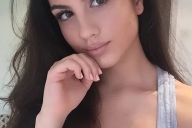 (FOTO) TATA JOJ JE USPEŠAN FUDBALER, A ONA PRAVA BOMBA: Napravila je haos na društvenim mrežama!