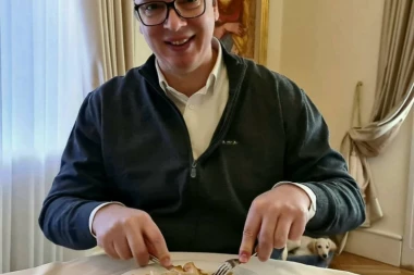 ODLIČNA PRIPREMA ZA TEŠKU NEDELJU! Vučić objavom na Instagramu pokazao da je čovek iz naroda!