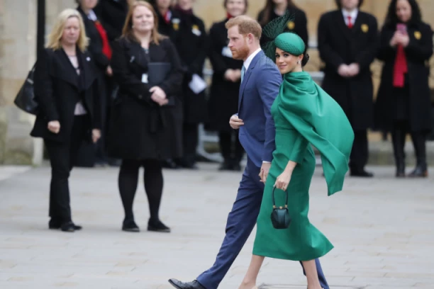 (FOTO) SKANDAL TRESE KRALJEVSKU PORODICU: Princ Vilijam napljuvao Megan nikad surovije, a onda je otkrio TAJNU koja je izazvala HAOS!