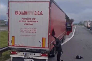 JEZIV SNIMAK: Pogledajte kako migranti ISPADAJU iz kamiona! (VIDEO)