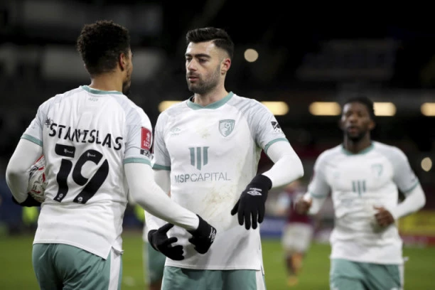 (VIDEO) BORNMUT NA KORAK OD FINALA PLEJ-OFA: Francuz promašio PRAZAN gol sa nekoliko metara i pogurao "Trešnjice" ka Vembliju