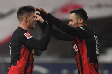 IZAZOV KARIJERE! Jović i Kostić NAPUŠTAJU Ajntraht, a MENJA ih bivši AS Zvezde!