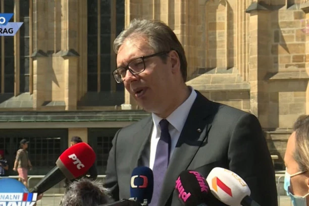 (VIDEO) VUČIĆ SE OBRATIO GRAĐANIMA IZ PRAGA: Očekujem još veću podršku Češke Srbiji