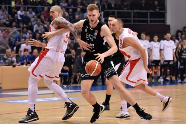 NOŽ U LEĐA GROBARIMA: Crveno-beli dovode dva velika ljubimca navijača Partizana