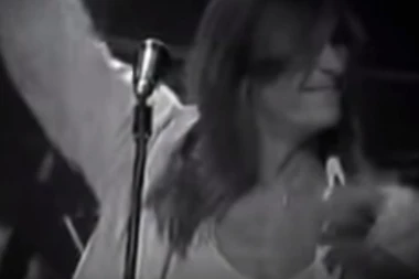 (FOTO) LOMIO JE ŽENSKA SRCA, A DANAS GORI: Pogledajte kako danas izgleda nekadašnji najbolji frajer na estradi!