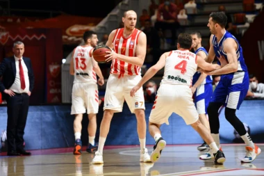 (FOTO UBOD) ZVEZDA IMA POSEBNU PODRŠKU: Ljubimac Delija BODRI crveno-bele protiv Budućnosti