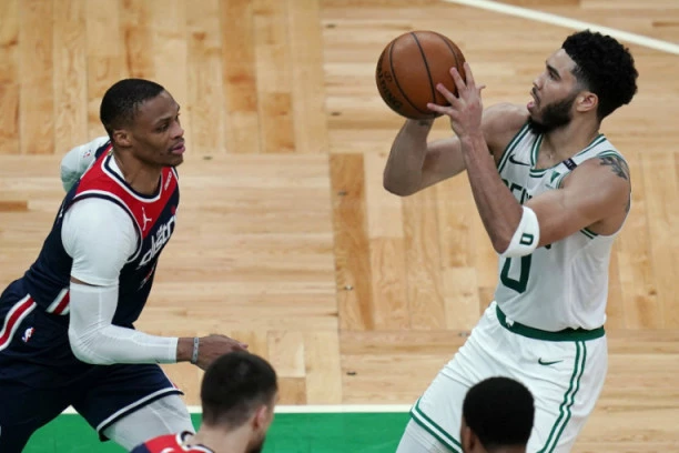 (VIDEO) BRUTALNI TEJTUM UVEO BOSTON U PLEJ-OF: Strašna Indijana eliminisala "letećeg Majkla"