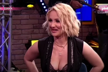 (FOTO) NAKON TRI POKUŠAJA DA ZATRUDNI, NAPOKON JE SREĆA UŠLA U PEVAČICIN ŽIVOT: Goca Tržan BLISTA, a tek da joj vidite osmeh!