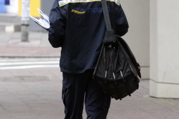 TRČAO SAM KOLIKO ME NOGE NOSE, JEDVA IZVUKOH ŽIVU GLAVU! Poštar Dalibor je imao zastrašujući susret u srpskom selu!