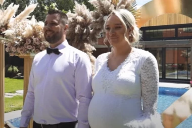 (VIDEO) POMAHNITALA LUNA ĐOGANI: Pet dana pred porođaj DAVI svog muža i vrišti od SMEHA!