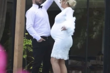 TEK ROĐENA MIA VEĆ ZARADILA NOVAC: Lunina i Markova ćerka ima prve PARE!