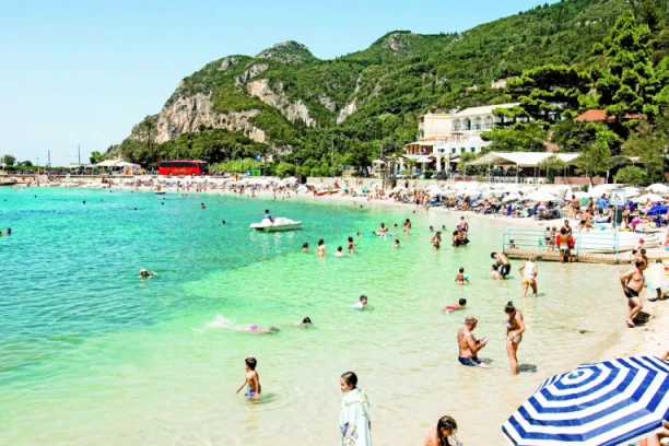 VAŽNO OBAVEŠTENJE ZA SVE KOJI PUTUJU U GRČKU! Omiljeno letovalište Srba uvelo STROGE MERE!