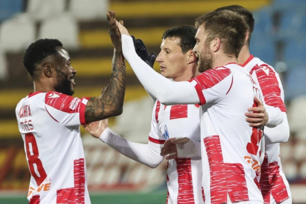 PRAVO NIOTKUDA: Zvezdi ponuđen REPREZENTATIVAC!