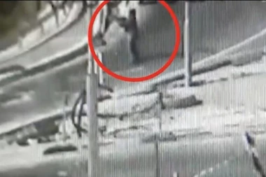 (VIDEO) NA MESTU MRTVA: Arapkinja osula RAFAL po Izraelcima, oni je POKOSILI U SEKUNDI!