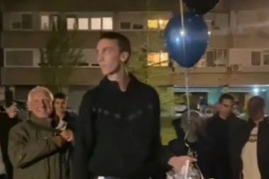 (VIDEO) DOČEKAN KAO NBA ZVEZDA: Pokuševski zaludeo Amere, a ovo ga je sačekalo u Srbiji!