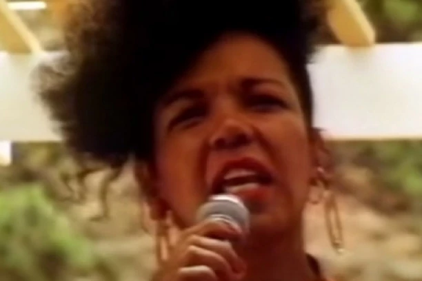 (VIDEO) PEVALA JE ČUVENU "LAMBADU", BILA PLANETARNO POPULARNA: Onda je izgorela u automobilu, BRUTALNO UBISTVO ŠOKIRALO JAVNOST!