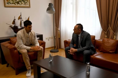 VULIN UGOSTIO ĐOKOVIĆA: Sport doprinosi pravilnom razvoju dece i omladine, ali i afirmaciji Srbije